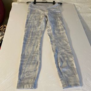 Lululemon women leggings wunder under 25 inches pant size